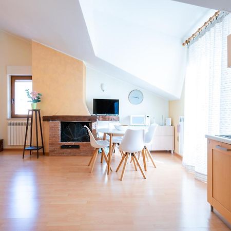 La Mansarda Apartment กัสเตลดิซังโกร ภายนอก รูปภาพ