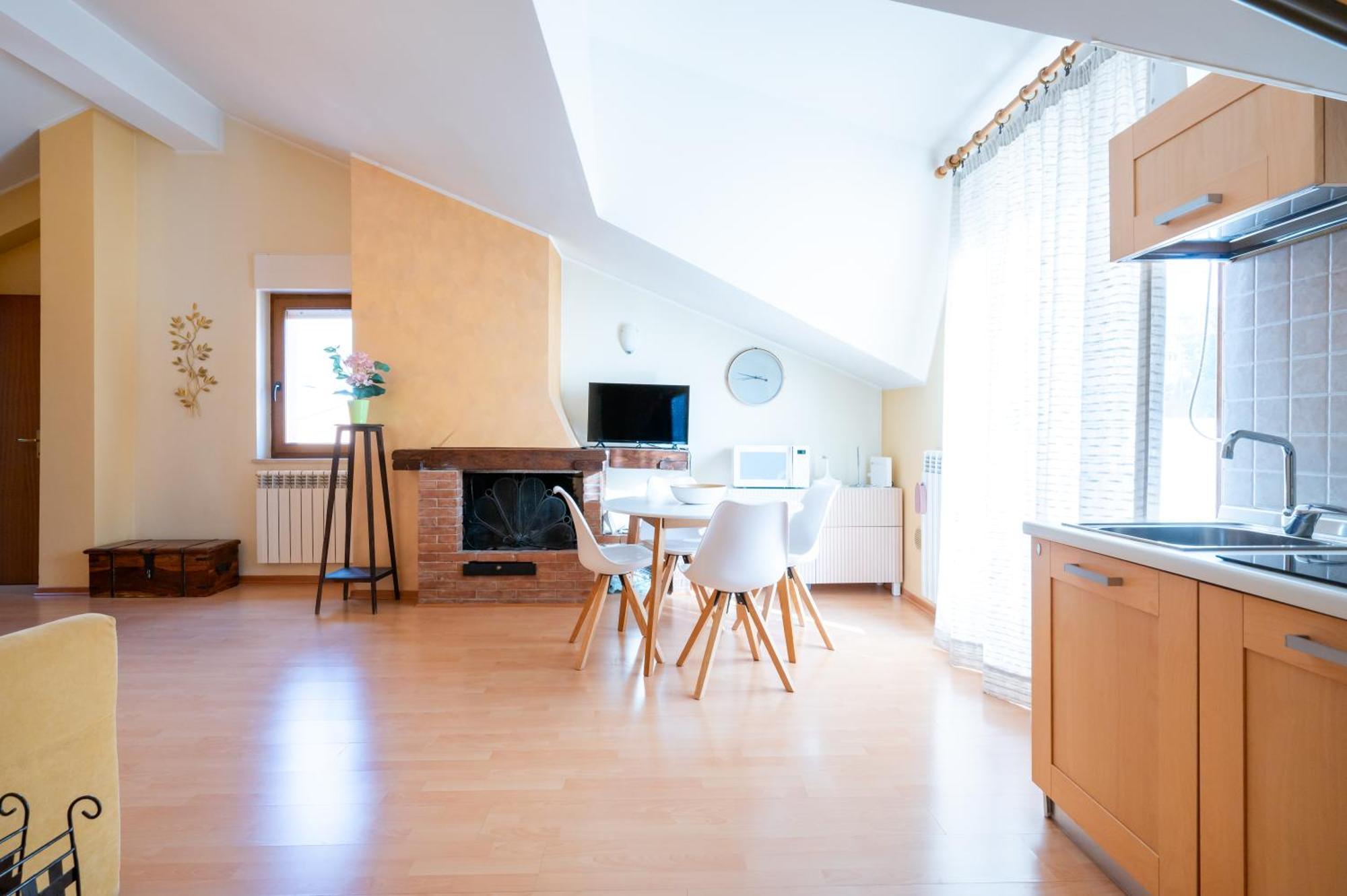 La Mansarda Apartment กัสเตลดิซังโกร ภายนอก รูปภาพ